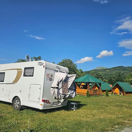 Konaci Oceva Zemlja Bungalovi Konaci Oceva Zemlja Vikendica モイコヴァツ エクステリア 写真