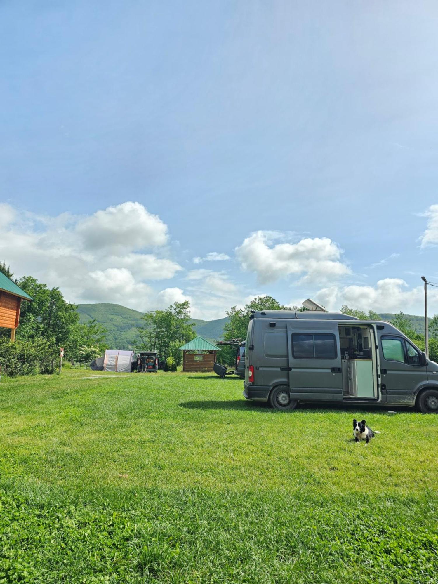 Konaci Oceva Zemlja Bungalovi Konaci Oceva Zemlja Vikendica モイコヴァツ エクステリア 写真