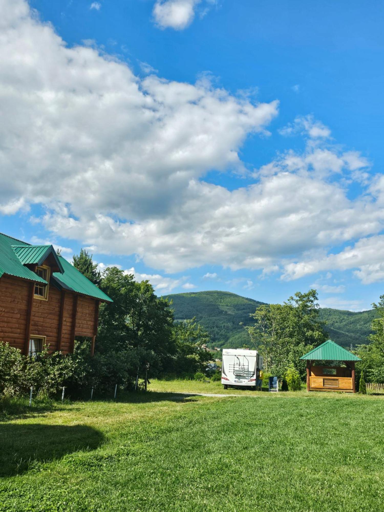 Konaci Oceva Zemlja Bungalovi Konaci Oceva Zemlja Vikendica モイコヴァツ エクステリア 写真