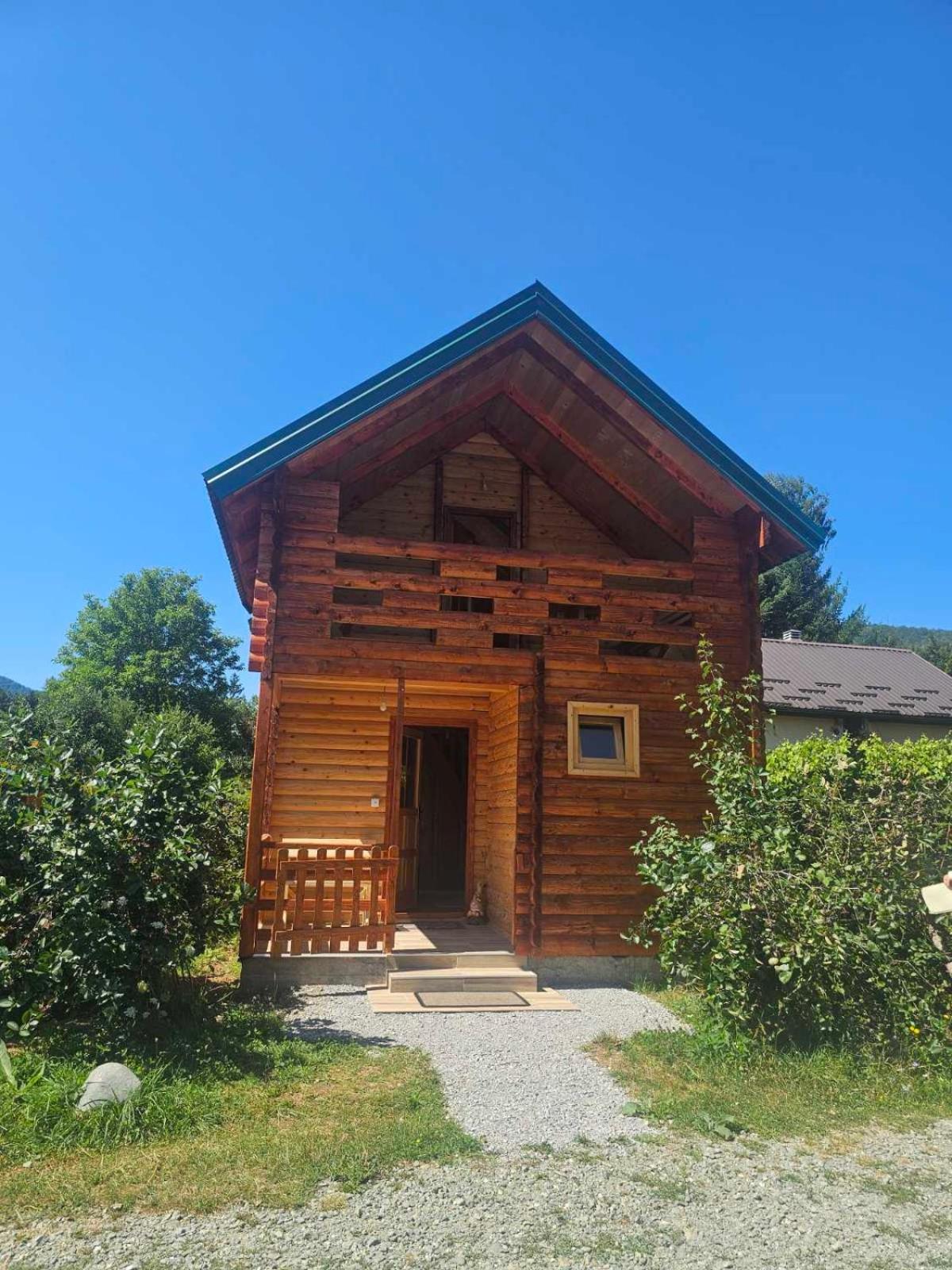 Konaci Oceva Zemlja Bungalovi Konaci Oceva Zemlja Vikendica モイコヴァツ エクステリア 写真