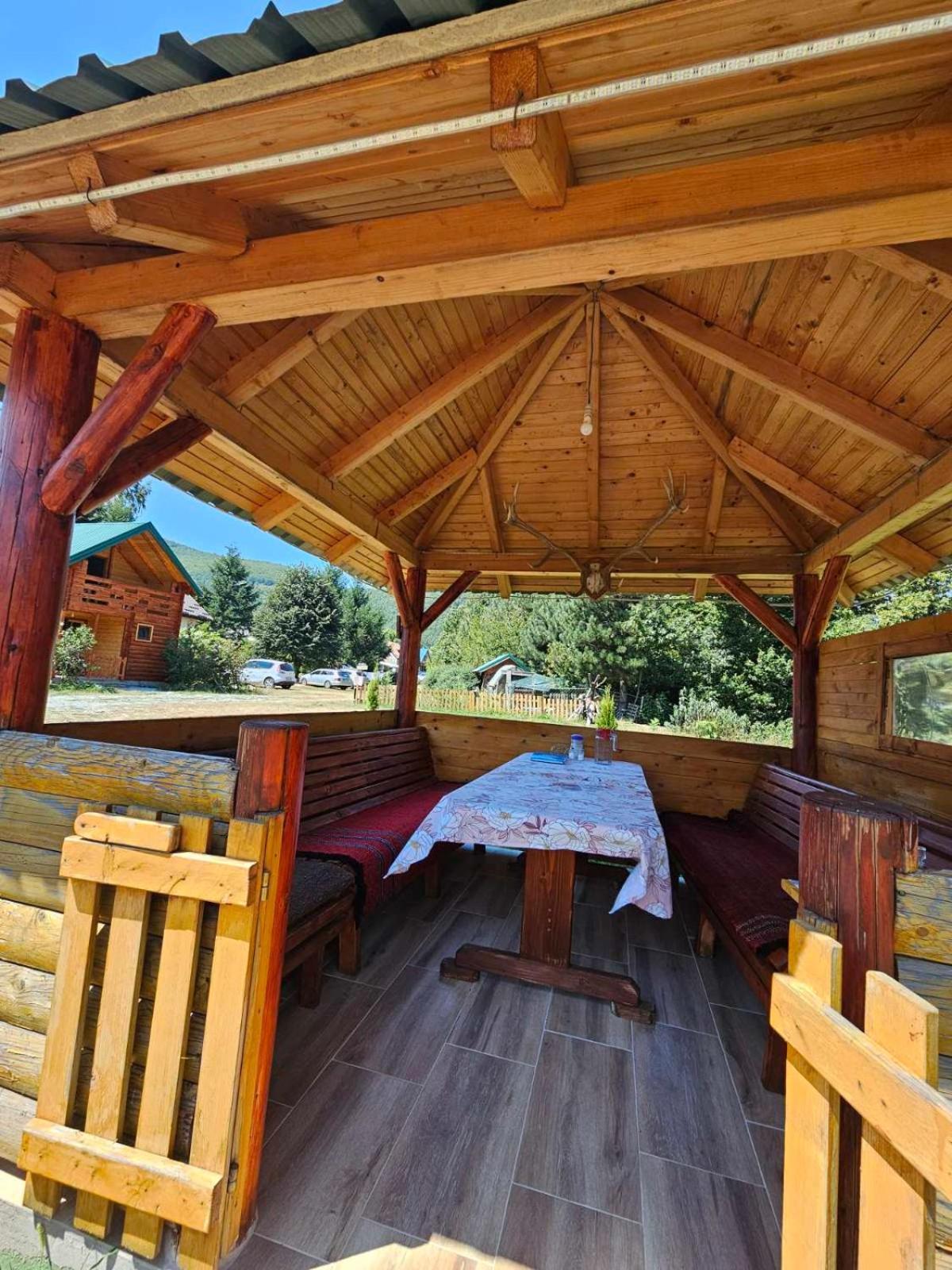 Konaci Oceva Zemlja Bungalovi Konaci Oceva Zemlja Vikendica モイコヴァツ エクステリア 写真