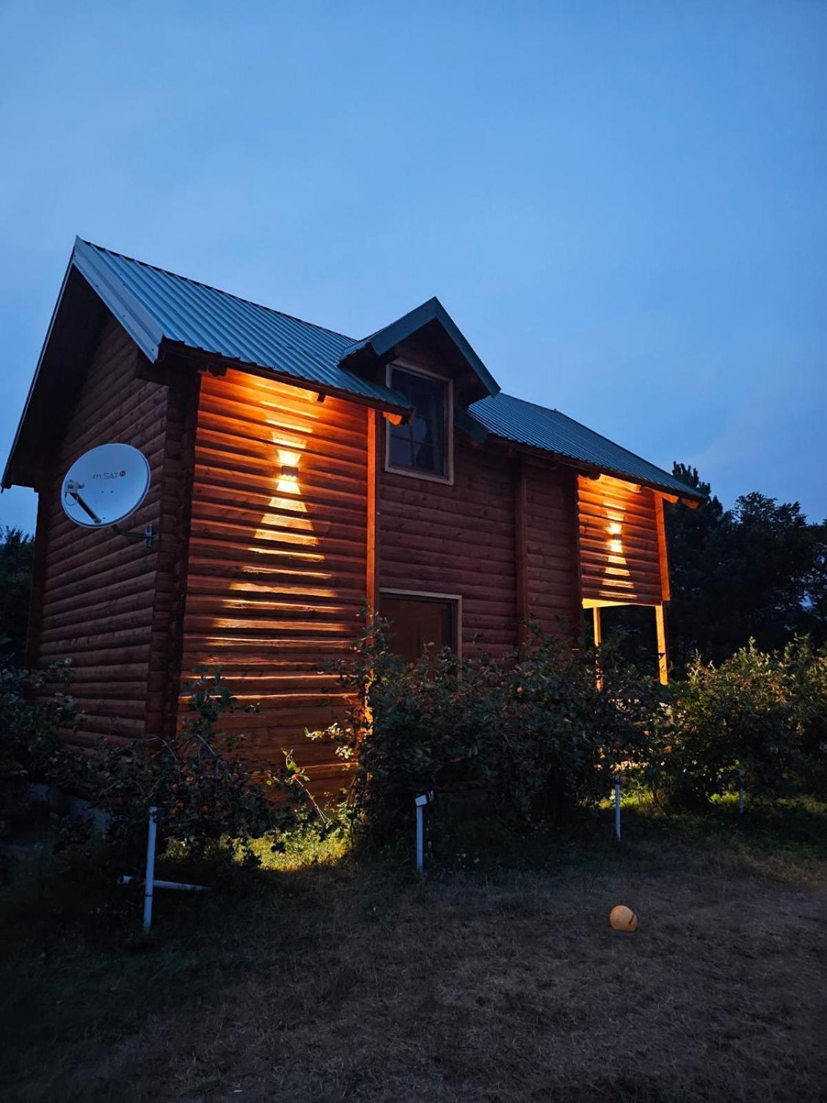 Konaci Oceva Zemlja Bungalovi Konaci Oceva Zemlja Vikendica モイコヴァツ エクステリア 写真