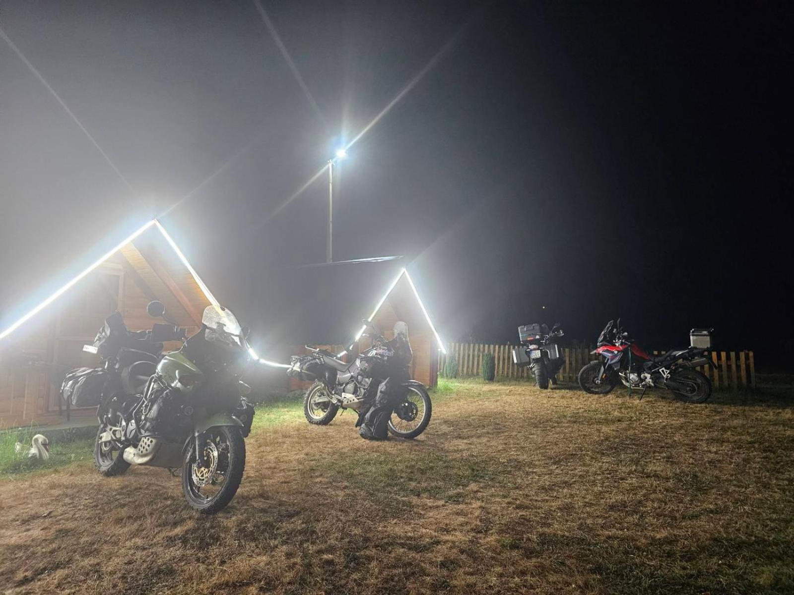 Konaci Oceva Zemlja Bungalovi Konaci Oceva Zemlja Vikendica モイコヴァツ エクステリア 写真