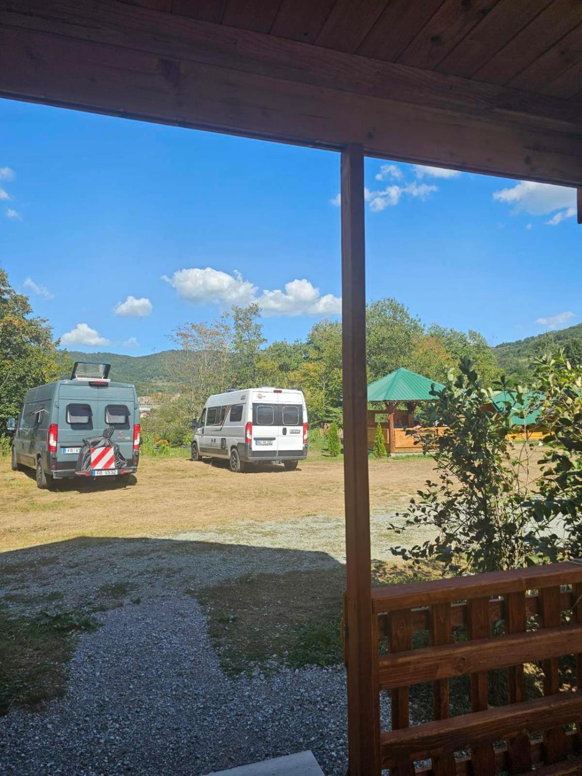Konaci Oceva Zemlja Bungalovi Konaci Oceva Zemlja Vikendica モイコヴァツ エクステリア 写真