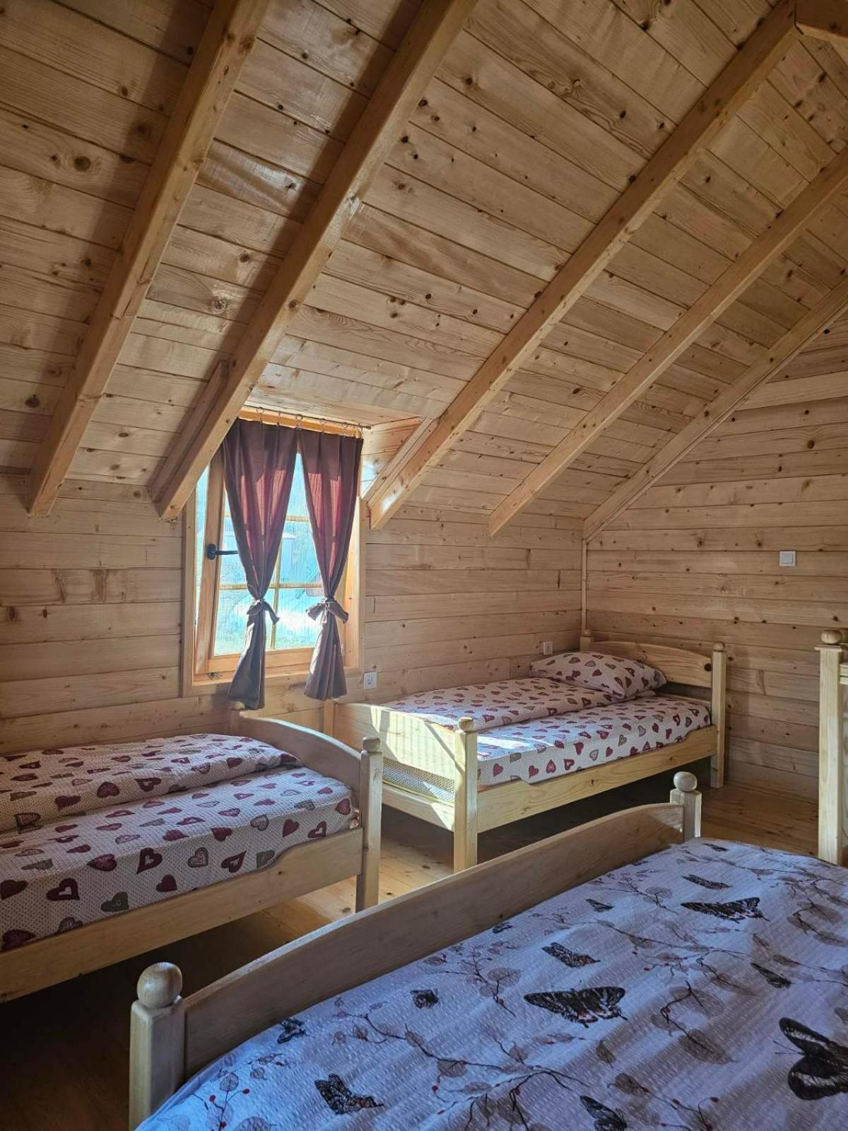 Konaci Oceva Zemlja Bungalovi Konaci Oceva Zemlja Vikendica モイコヴァツ エクステリア 写真