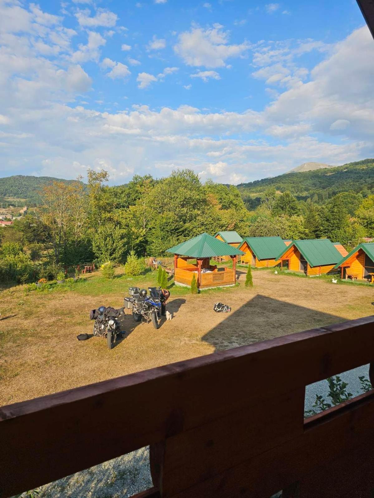 Konaci Oceva Zemlja Bungalovi Konaci Oceva Zemlja Vikendica モイコヴァツ エクステリア 写真