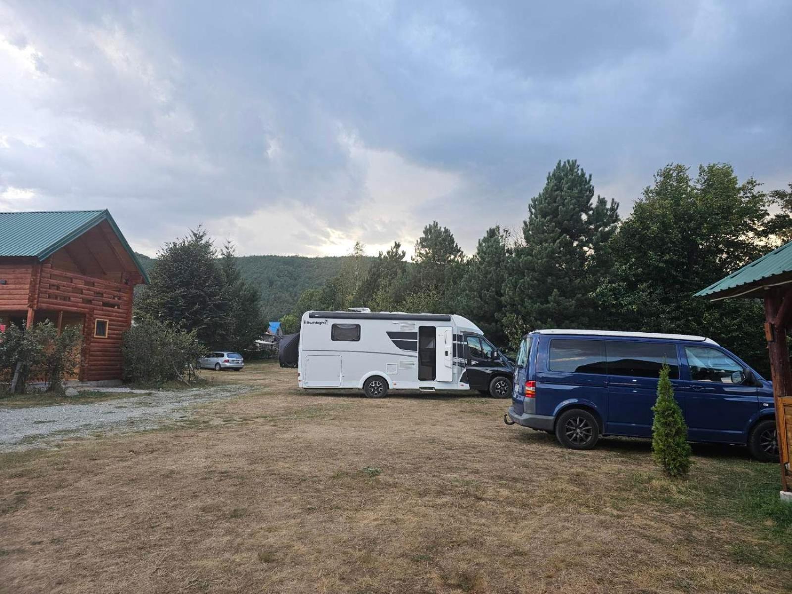 Konaci Oceva Zemlja Bungalovi Konaci Oceva Zemlja Vikendica モイコヴァツ エクステリア 写真