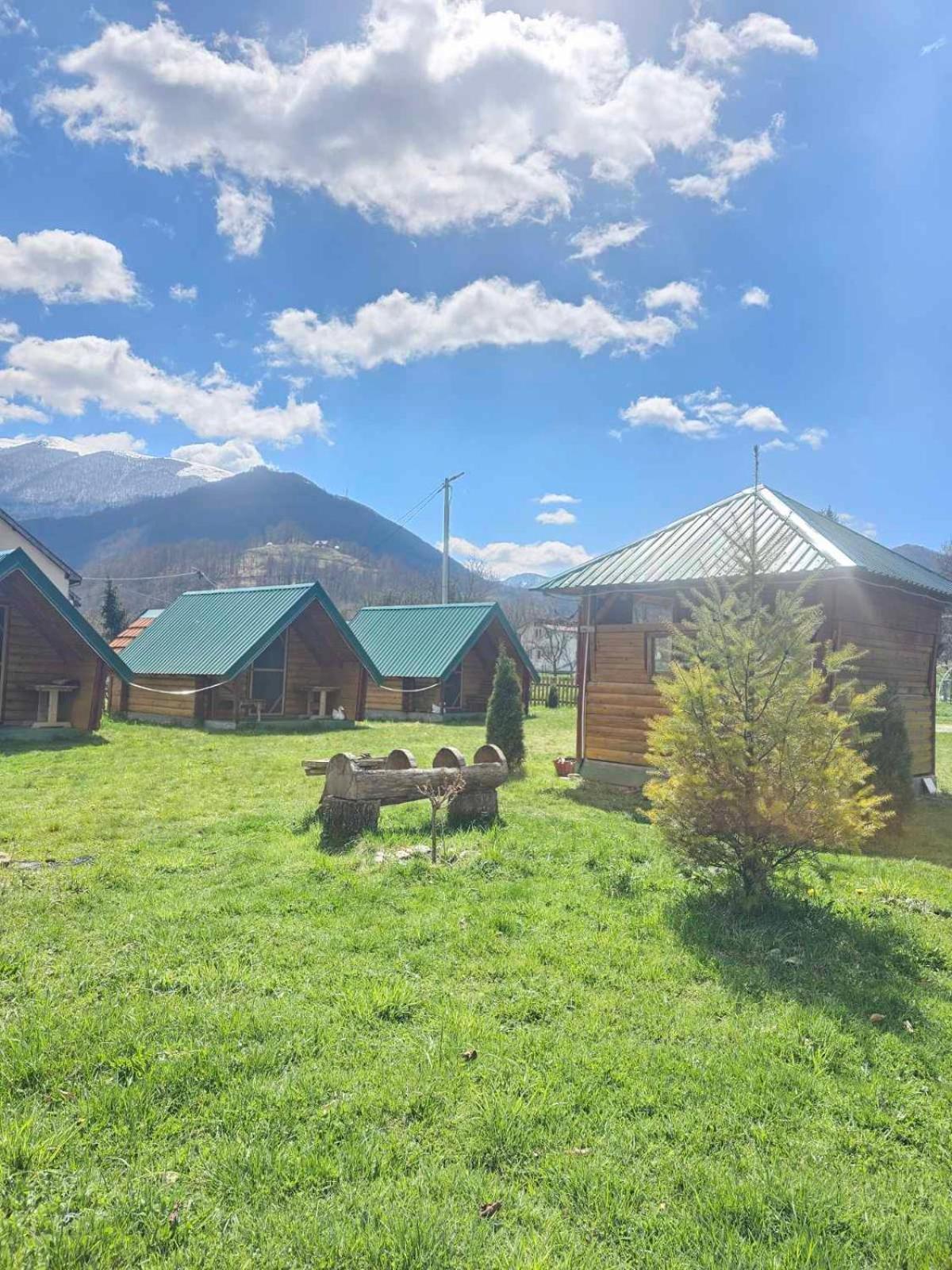 Konaci Oceva Zemlja Bungalovi Konaci Oceva Zemlja Vikendica モイコヴァツ エクステリア 写真