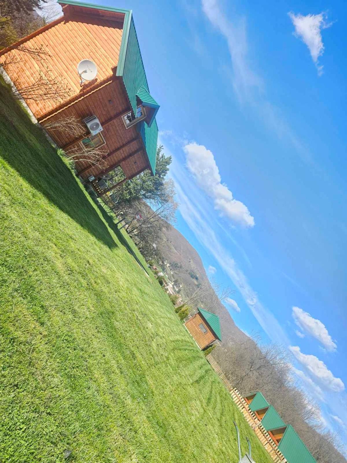 Konaci Oceva Zemlja Bungalovi Konaci Oceva Zemlja Vikendica モイコヴァツ エクステリア 写真